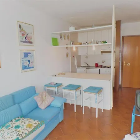 דירה Beachside With Terrace *